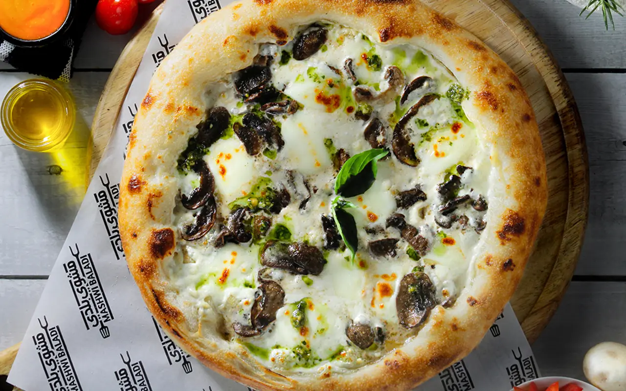 بيتزا ماشروم الاكريمي Mushroom Ale Creamy Pizza